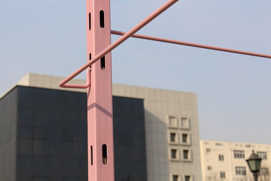 Container lưới thép dùng để chứa hàng hóa trong kho